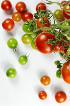 Groene en rode tomaten van Ina Fischer