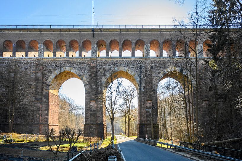 Oost-Duits viaduct van Rens Bok