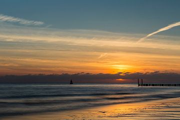 Evening at the seaside 2 by Tienke Huisman