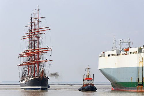 Die Viemastbark Sedov läuft in den Emder Hafen ein