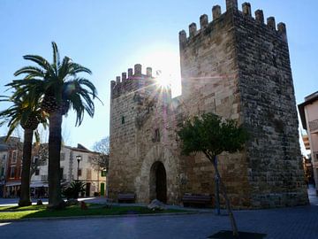 Alcúdia, Porta de Sant Sebastià op Mallorca van Judith van Wijk