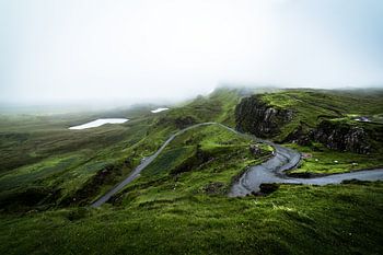 Vue sur les collines brumeuses