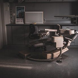 Abandoned dentist by Servaas Hiel