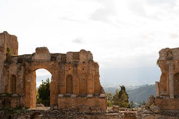 View through the old theatre of Taormina. by Fotograaf Elise