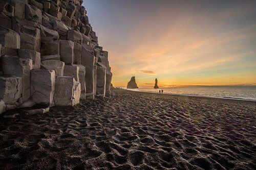Zwart strand van Reynisfjara & Hálsanefshellir