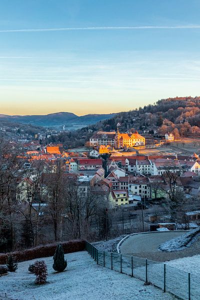 Wintermorgenspaziergang durch das schöne Morgenlicht von Schmalkalden von Oliver Hlavaty