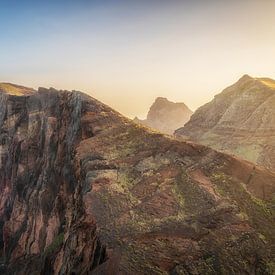Lever du soleil sur les falaises de Ponta de São Lourenço sur Steffen Peters