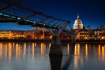 Millennium Bridge and St. Paul's Cathedral by Thomas Rieger