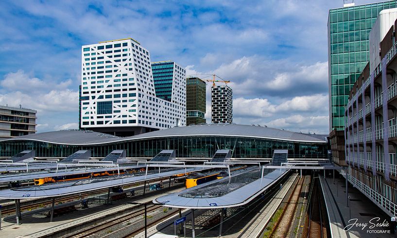 Utrecht railway station by JerrySeshiefotografie