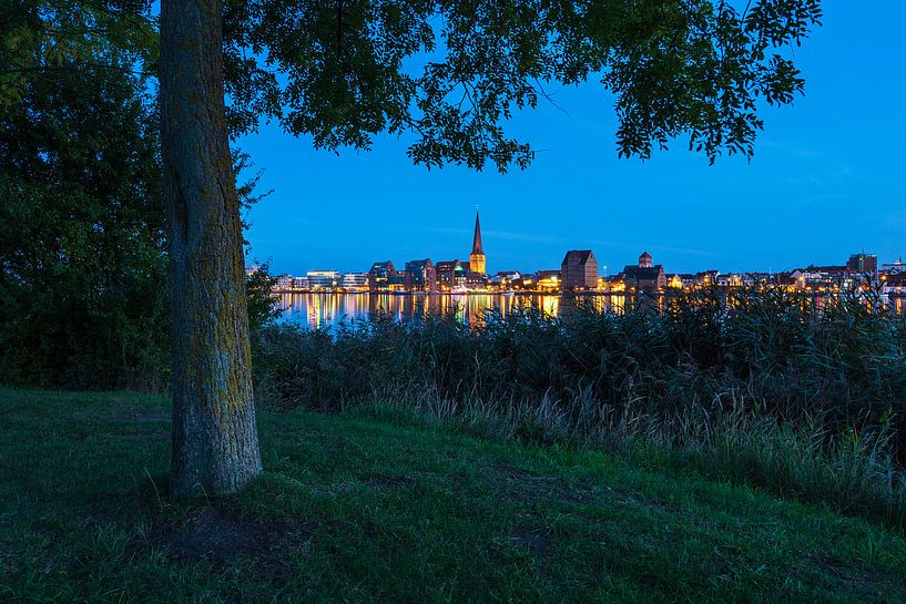 Blick über die Warnow auf die Hansestadt Rostock von Rico Ködder