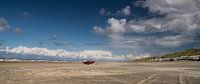 Strand met mooie wolken.