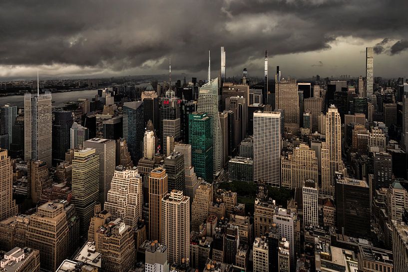 Manhattan New York unter bedrohlichem Himmel von Anouschka Hendriks