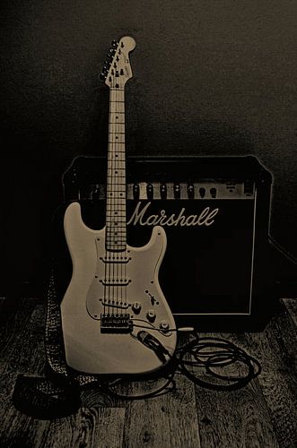 Gitaar en versterker-zwart wit sepia van Leo Huijzer