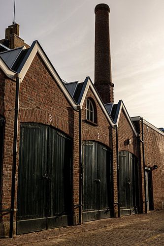 Fabriekspandjes achter de Ventoseflat