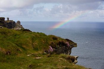 Moher Tower mit Regenbogen
