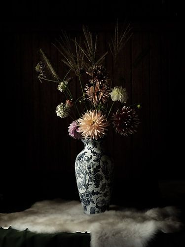 Erinnerung an Großmutter | vase mit blumen | bildende Kunst Stillleben Farbfotografie | Wandkunst dr