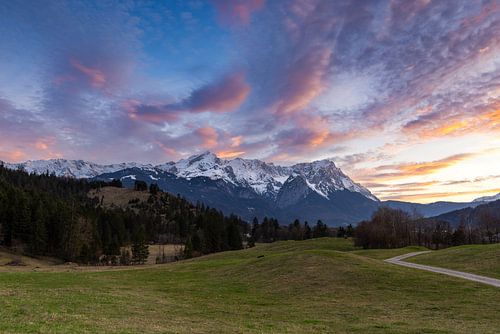Magische Abendstimmung in den bayerischen Alpen, Garmisch-Partenkirchen