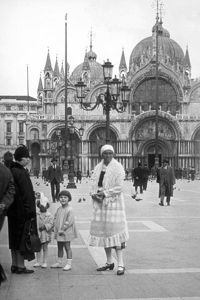 1910 - Venetië San Marco plein von Timeview Vintage Images