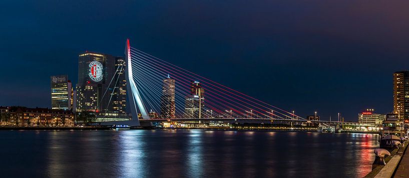 Feyenoord projectie op 'De Rotterdam' panorama van Midi010 Fotografie