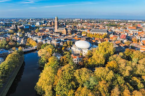 Luchtfoto Zwolle tijdens een mooie herfstdag