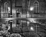 Eingang der Grote Kerk in Leeuwarden nach dem Regen. von Harrie Muis Miniaturansicht