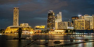 skyline van singapore bij nacht van Stefan Havadi-Nagy