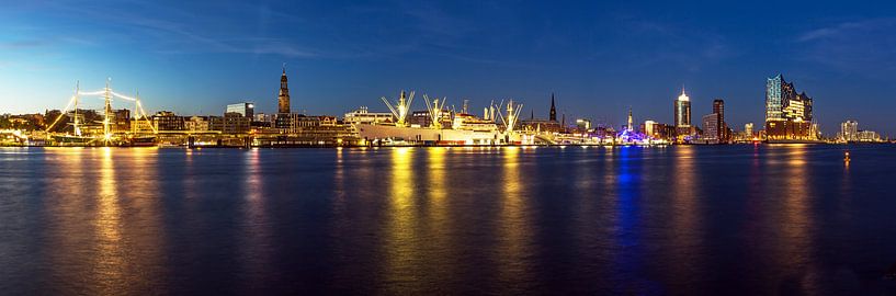 Hamburg Panorama - Skyline zur blaue Stunde von Frank Herrmann