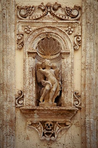 Beeldende kunst  op de muur in de katholieke kerk in Italië.
