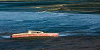 Wrakke vissersboot op het Ile de Ré in Frankrijk van Werner Dieterich thumbnail