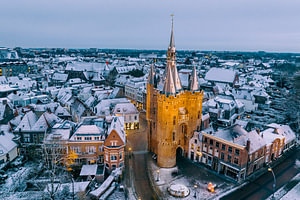 Das alte Tor von Zwolle Sassenpoort an einem kalten Wintermorgen
