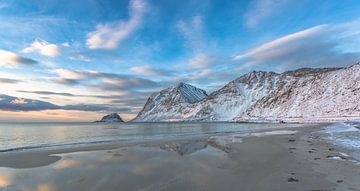 Haukland strand, Lofoten eilanden in Noorwegen van lousfoto