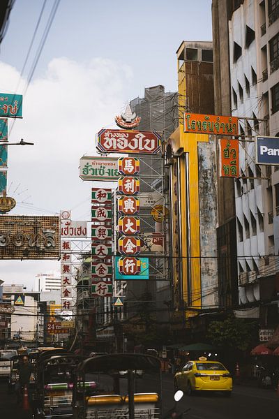 Chinatown billboards: Colourful Stories of Bangkok by Ken Tempelers