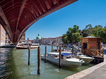 Uitzicht op de romantische stad Venetië van Animaflora PicsStock