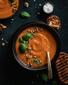 Soupe de tomates rôties au basilic