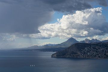 Nuages de pluie au-dessus de la Méditerranée