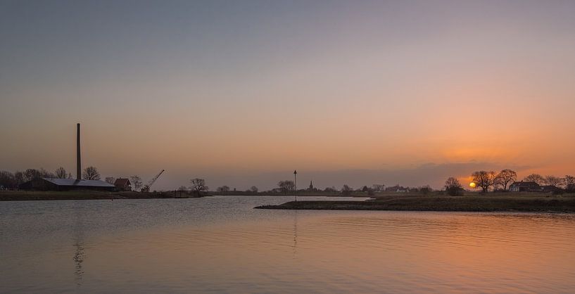 Sunrise skyline Ravenswaaij by Moetwil en van Dijk - Fotografie