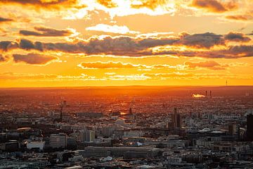 Coucher de soleil sur Berlin depuis la tour de télévision sur Leo Schindzielorz