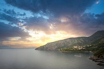 Uitzicht over de natuur aan de kustweg bij Salerno van Fotos by Jan Wehnert