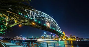 Sydney Harbour Bridge, Opernhaus und Skyline am Circular Quay von Milsons Point von Ricardo Bouman