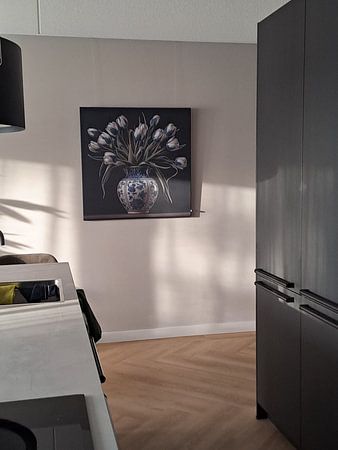 Delfter Blau Vase mit Tulpen