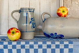 stilleven met fruit en keulse potten von Jeannette Kliebisch