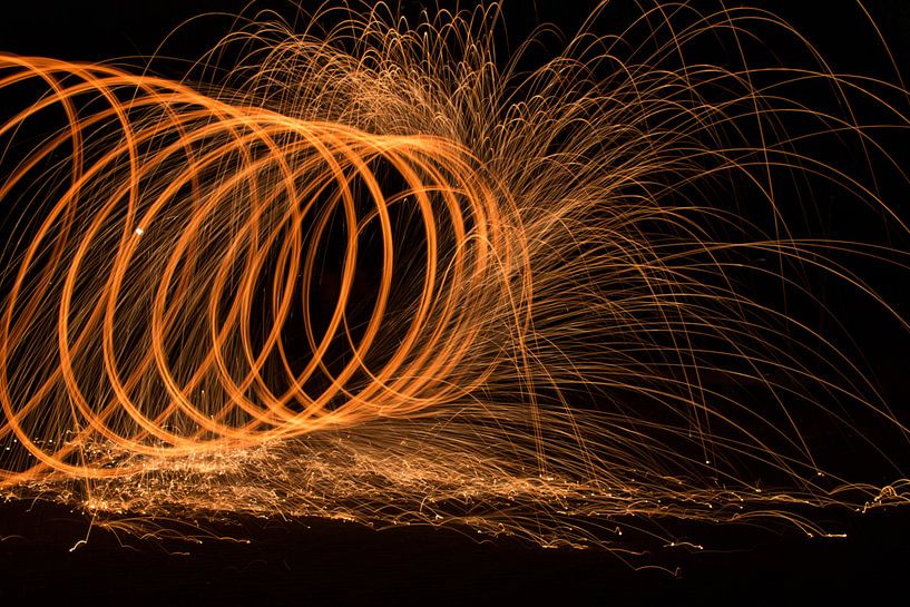 cirkels, light painting, licht, vuur, foto opname, donker, by Anja Bos