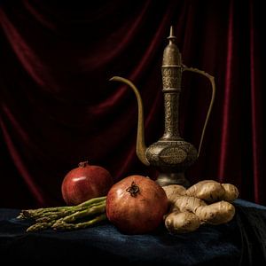 Des grenades avec une nature morte dans une cruche de thé arabe