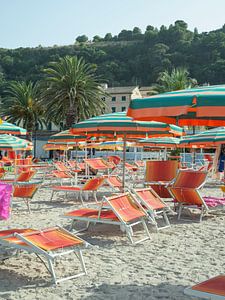 Le Marche, Italien - Reisefotografie Kunstdruck - Bunte Regenschirme