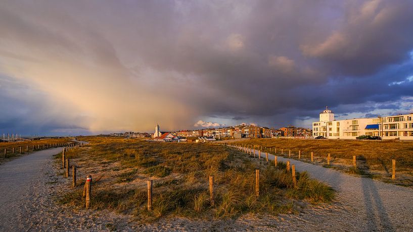 Katwijk in de avond by Dirk van Egmond