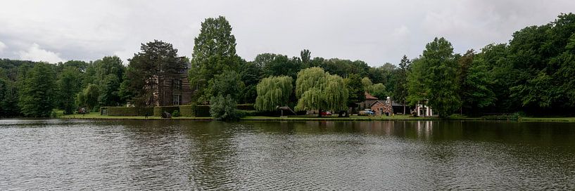 Strijthagen Castle by Richard Wareham