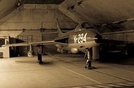 Hawker Hunter in een shelter van Arjan van de Logt thumbnail