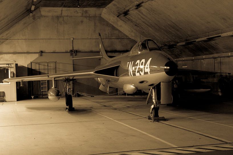 Hawker Hunter in een shelter van Arjan van de Logt