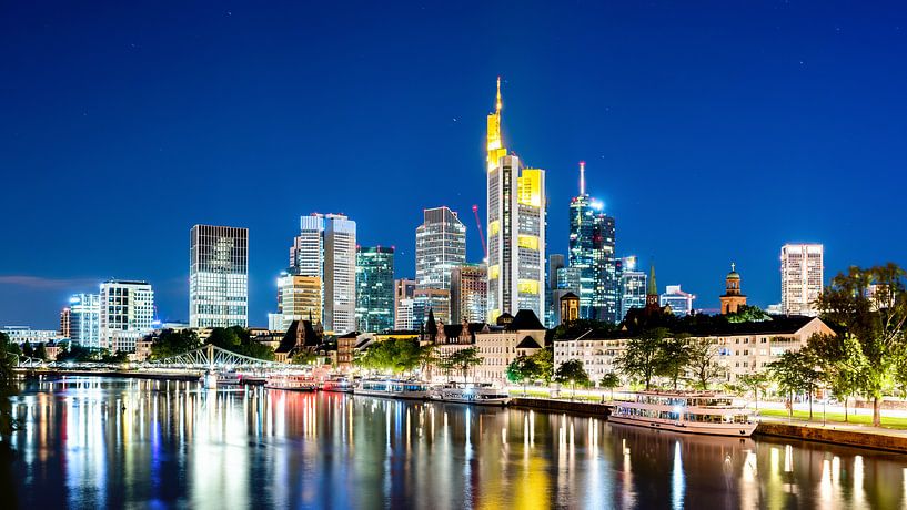 Skyline of Frankfurt at night by Günter Albers