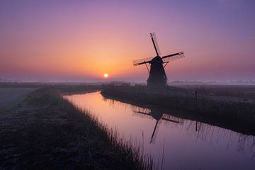 Magischer Sonnenaufgang an der Mühle von Thea.Photo